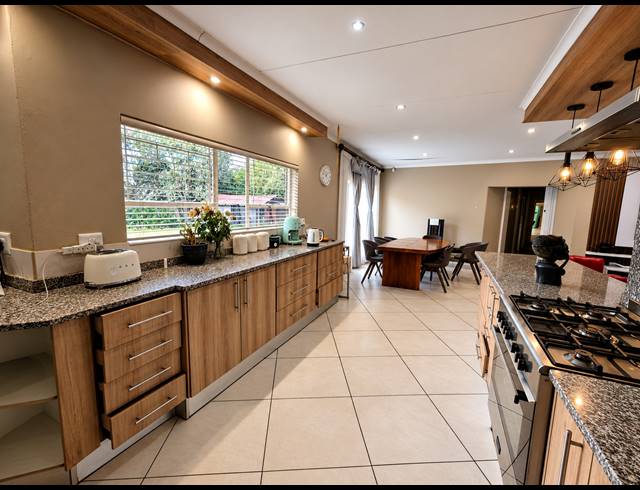 4 BEDROOM HOUSE TO LET IN THREE RIVERS EAST